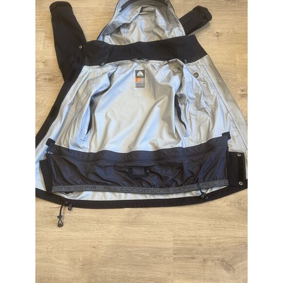 Nike ACG Gore-Tex Jacket Red Hooded Outer Layer Shell Waterproof XSmall Vintage - Picture 12 of 14